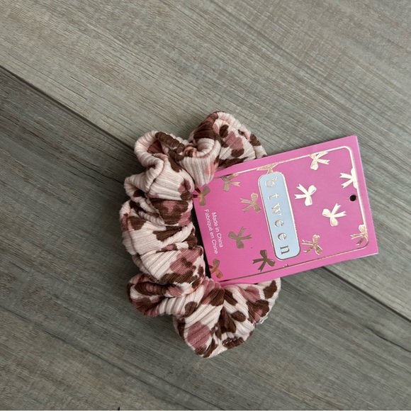 2/$18 NWT Girls Pink Ruffle Sweatshirt and Floral Leggings Set - Size 4T - Picture 9 of 14